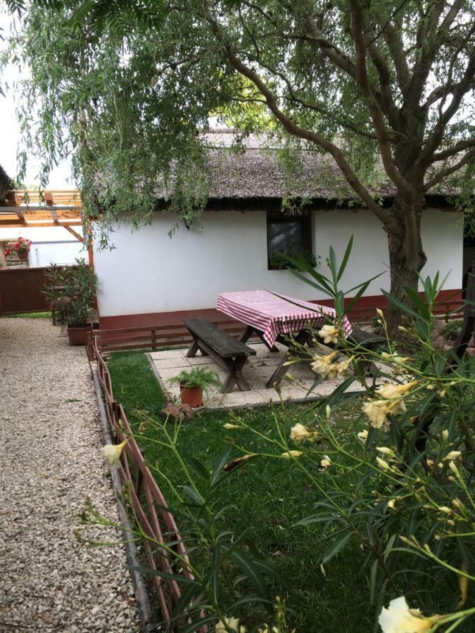Balatonkenesei Nadfedeles Lovas Vendeghaz Villa Luaran gambar