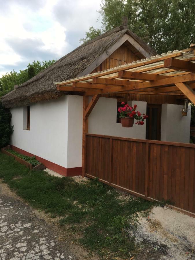 Balatonkenesei Nadfedeles Lovas Vendeghaz Villa Luaran gambar
